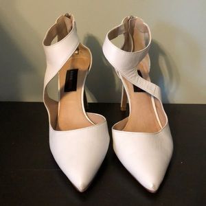 White Jeanne Beker heels with zipper